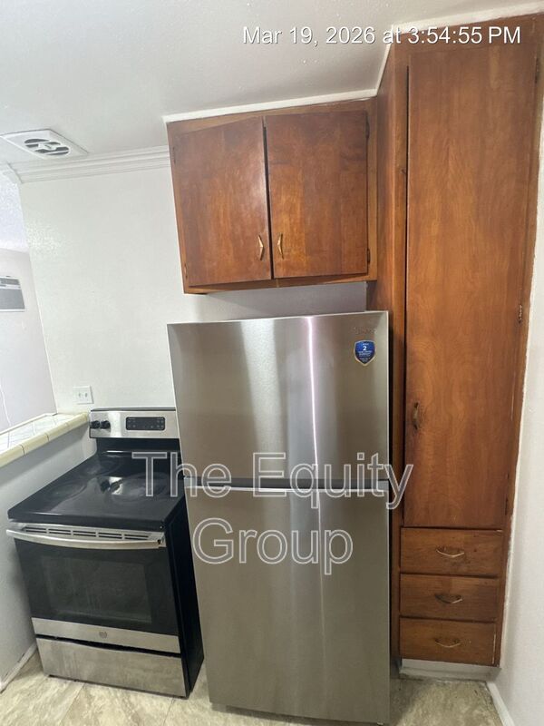 Building Photo - 570 S Richmond Ave