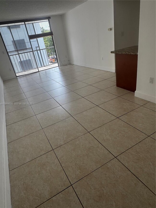 Building Photo - 9686 Fontainebleau Blvd