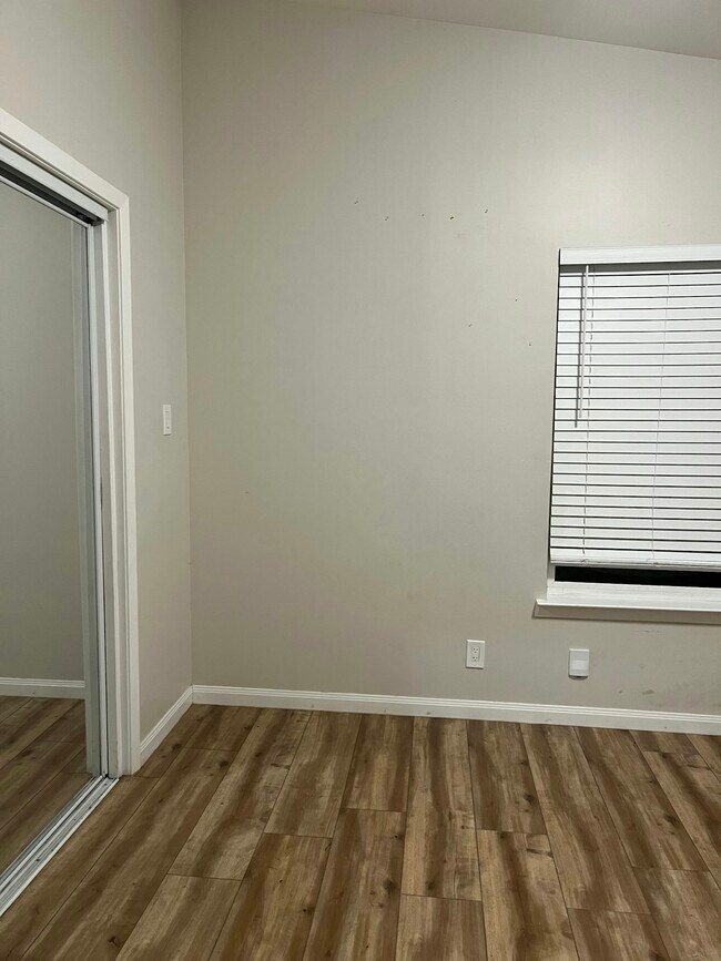 Building Photo - 1904 Hearthstone Dr
