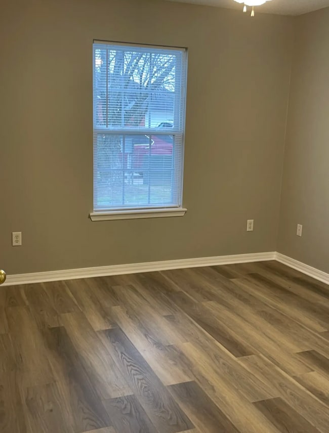 Building Photo - 1975 Montclair Ave