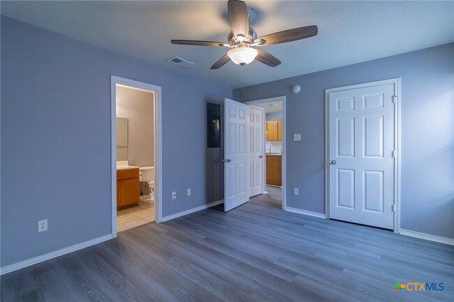 Building Photo - 3409 Toledo Dr