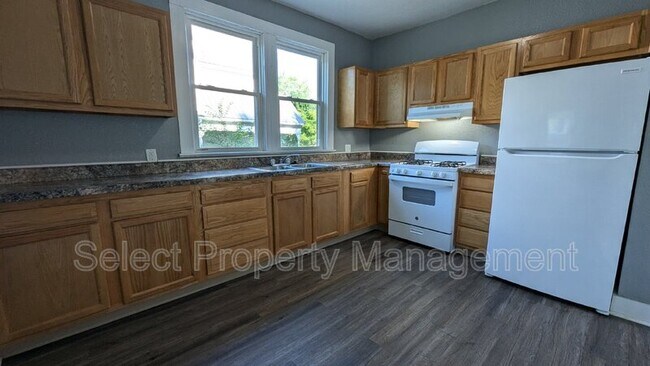 Building Photo - 1115 Maple Ave