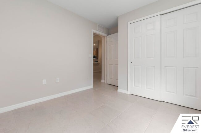 Building Photo - LIKE NEW 3/2/1 TOWNHOUSE IN BEAUTIFUL SEMINOLE WOODS