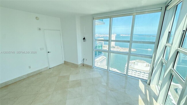 Building Photo - 950 Brickell Bay Dr