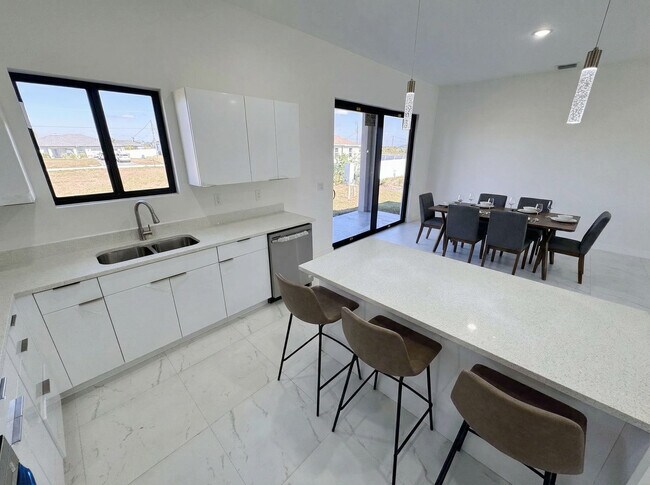 Building Photo - 1027 Kismet Pkwy