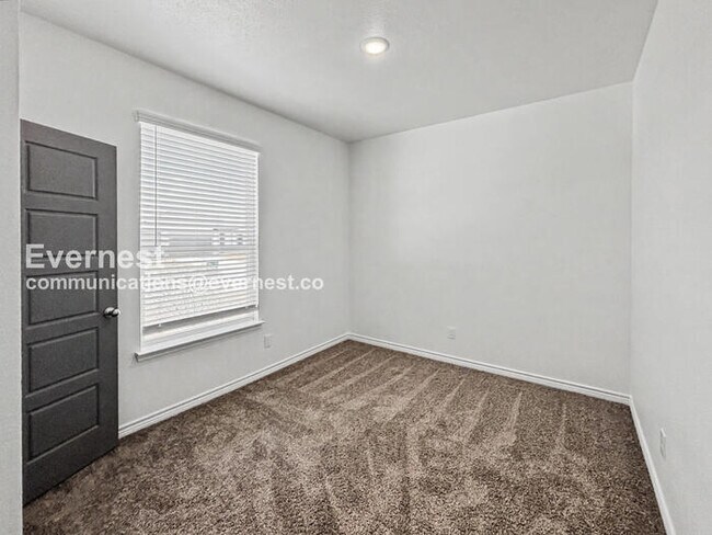 Building Photo - Limited Time Special Offer / 3 Bed, 2 Bath Home with Garage / Pet-Friendly / Vouchers Accepted / ...