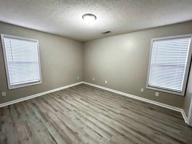 Building Photo - 131 Railroad Ridge Rd