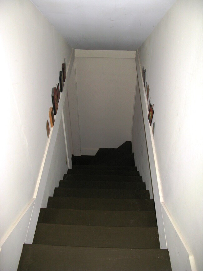 Building Photo - 410 Pineneedle Rd