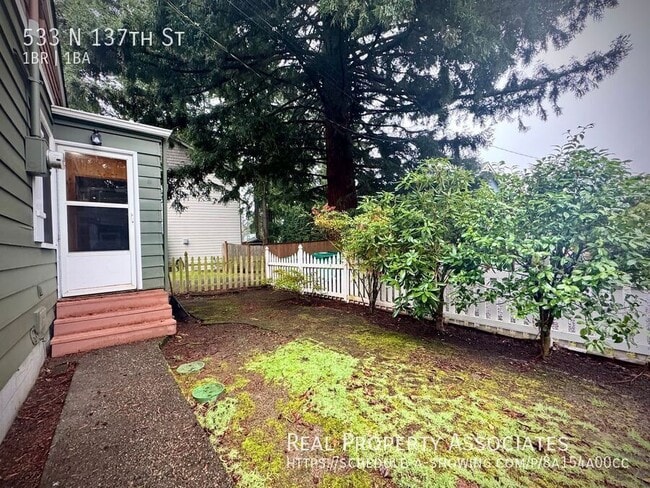 Building Photo - 533 N 137th St