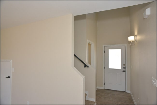 Building Photo - 806 TS Daniel Cadena Dr