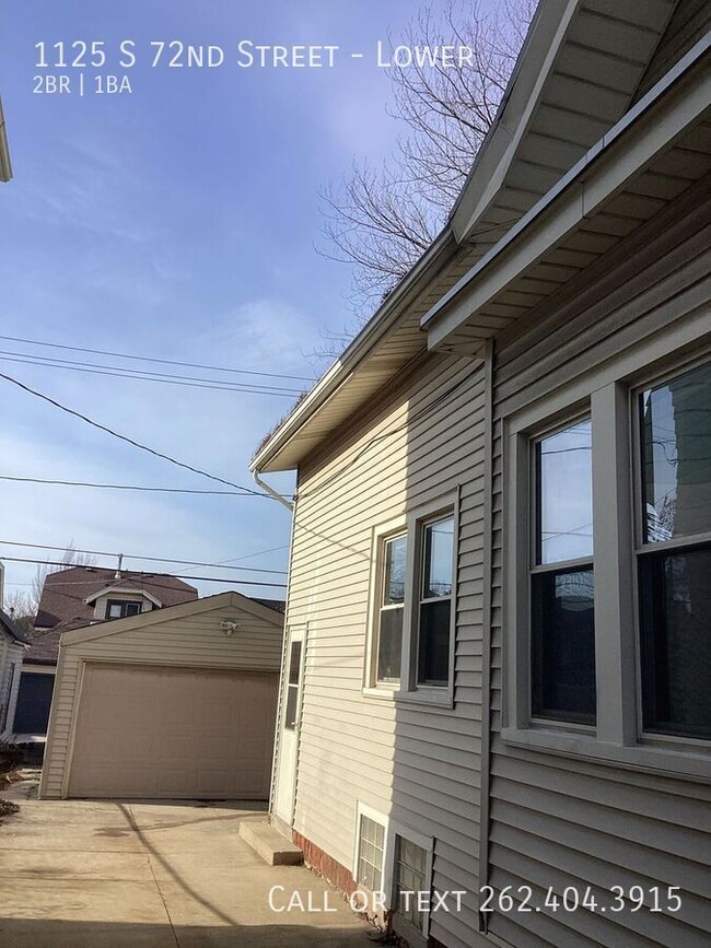 Building Photo - Lower 2 Bedroom Duplex near Downtown West ...