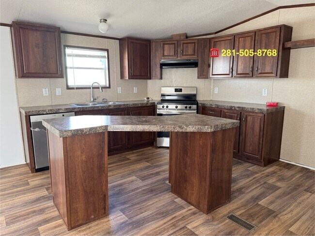 Building Photo - 16206 Wood Dr