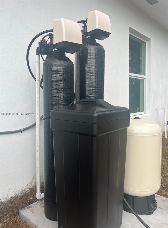 Building Photo - 1125 Milwaukee Blvd