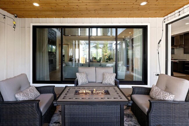 Building Photo - 6 Bedroom 5.5 Bathroom Single Family Home ...