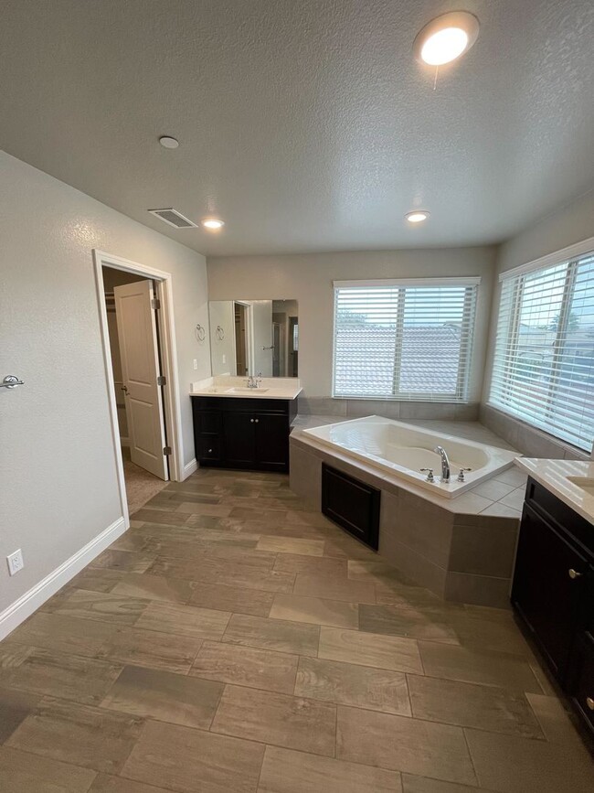 Building Photo - Elegant Cul-de-Sac Home in CUSD – Move-In ...