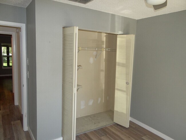 Building Photo - 2/2 condo in Dunedin - 55+ community