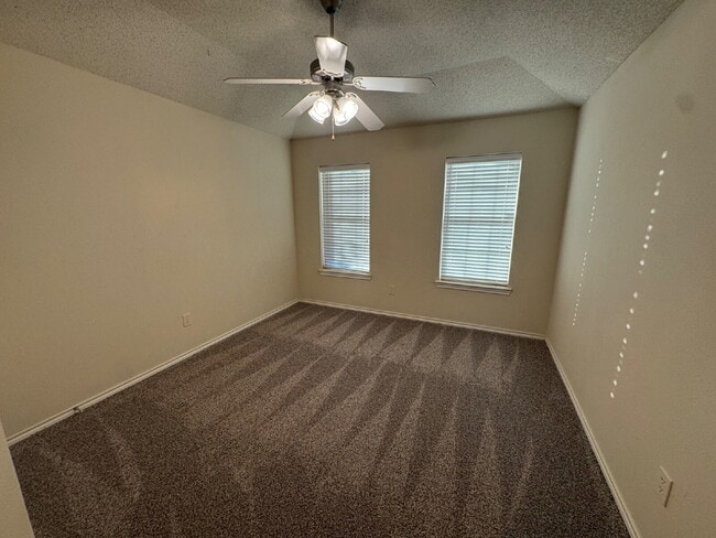 Building Photo - Beautiful Home Located Near Elementary!