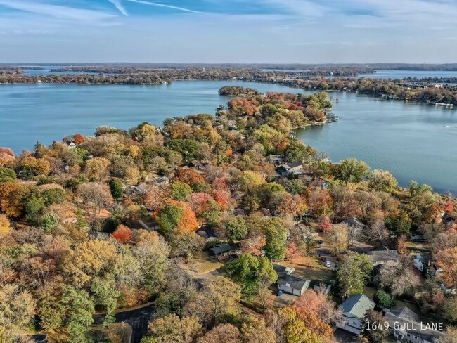 Building Photo - 4 Bedroom Home - Slip on Lake Minnetonka A...