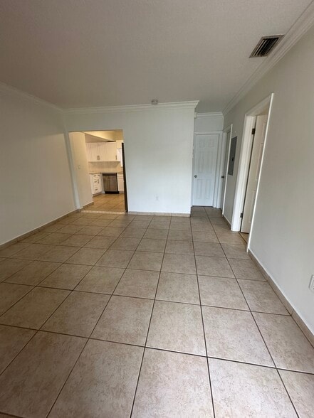 Large living space - 403 SW 78th Pl