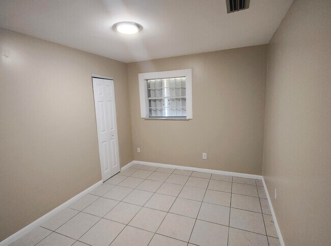Building Photo - 253 SE Verada Ave