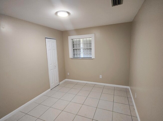 Building Photo - 253 SE Verada Ave