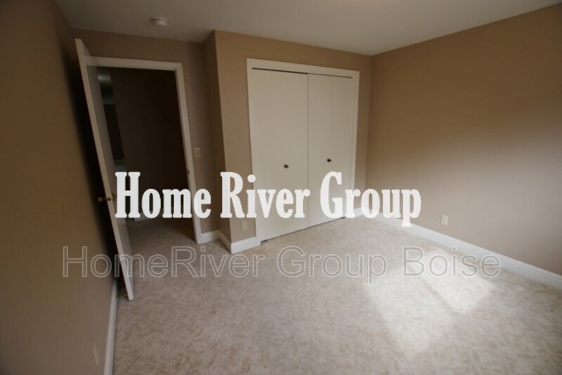 Building Photo - 5358 S Laramie Pl