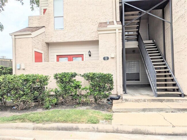 Primary Photo - 10855 Meadowglen Ln