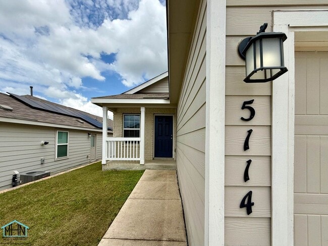 Building Photo - Come home and relax in comfort and style! A single story beauty, near Randolph & Ft Sam in Conver...