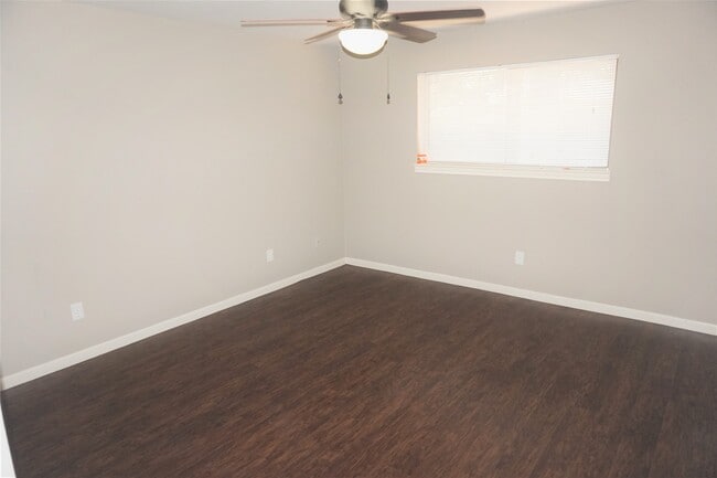 Building Photo - 2727 Tinechester Dr