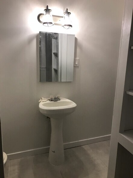 Building Photo - 1104 E 26th St