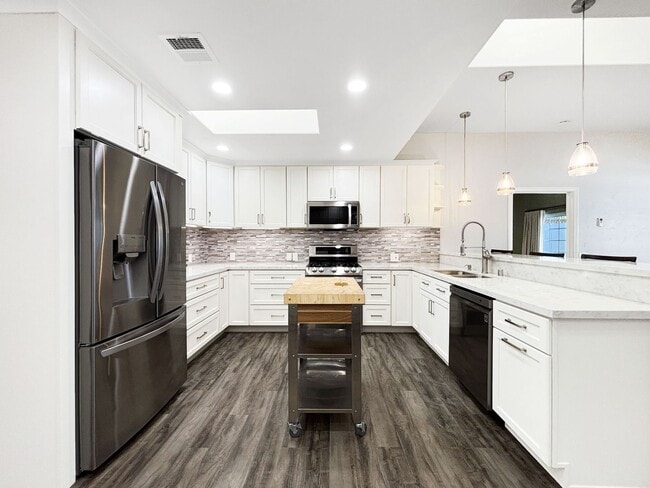 Building Photo - Beautiful 3BD/2BA House in Clairemont W/ W...