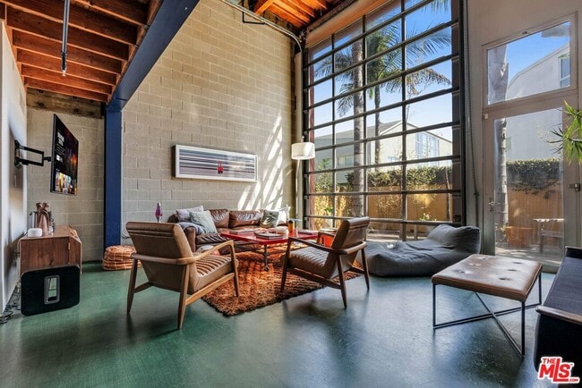 Building Photo - 2114 Narcissus Ct