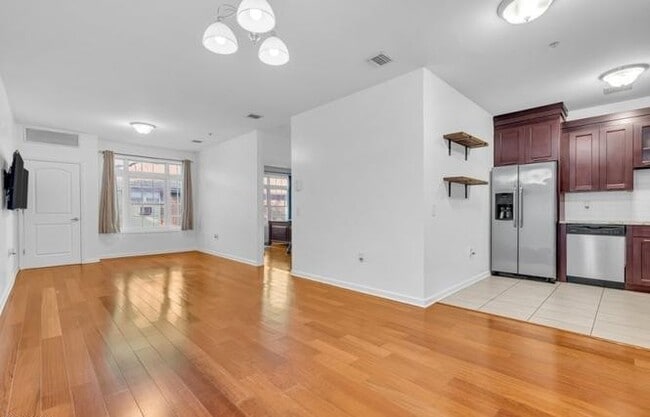 Building Photo - DIUMVILLE