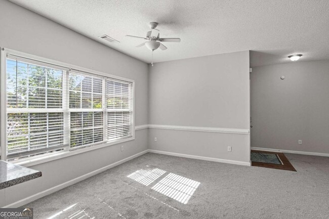 Building Photo - 935 City Park Dr