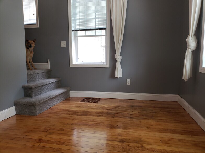 Reading Room - 3044 Natchez Ave S