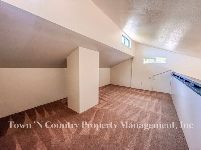 Building Photo - 26142 Carmel Knolls Dr