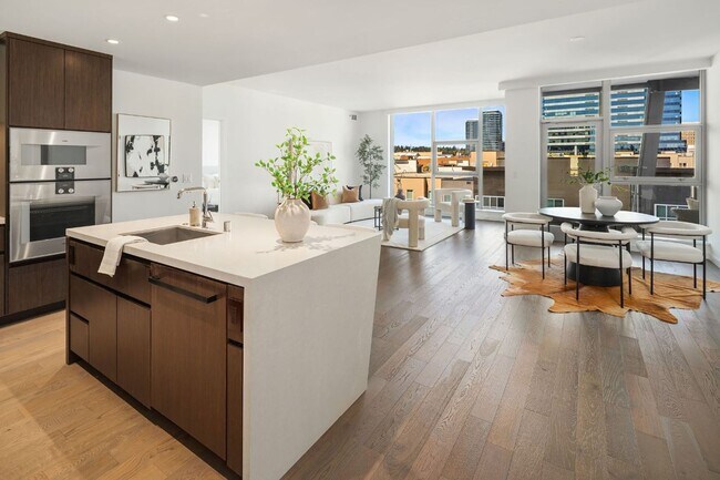 Building Photo - 2Bd/1.75Ba Bellevue Condo