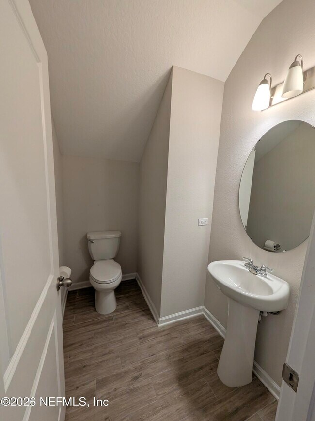 Building Photo - 100 Golden Fern Dr