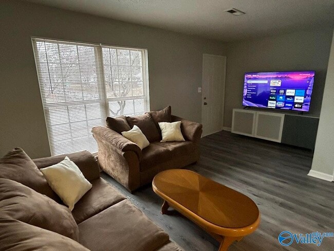 Building Photo - 2014 Hobbs Rd SE