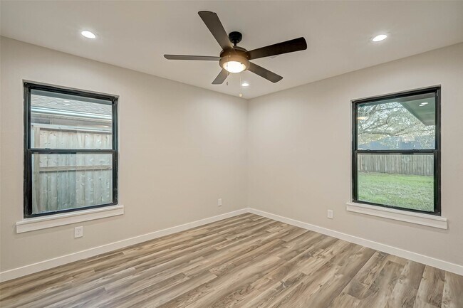 Building Photo - 2111 Nina Lee Ln