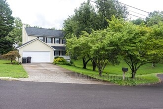 Building Photo - 9009 Tall Timber Dr