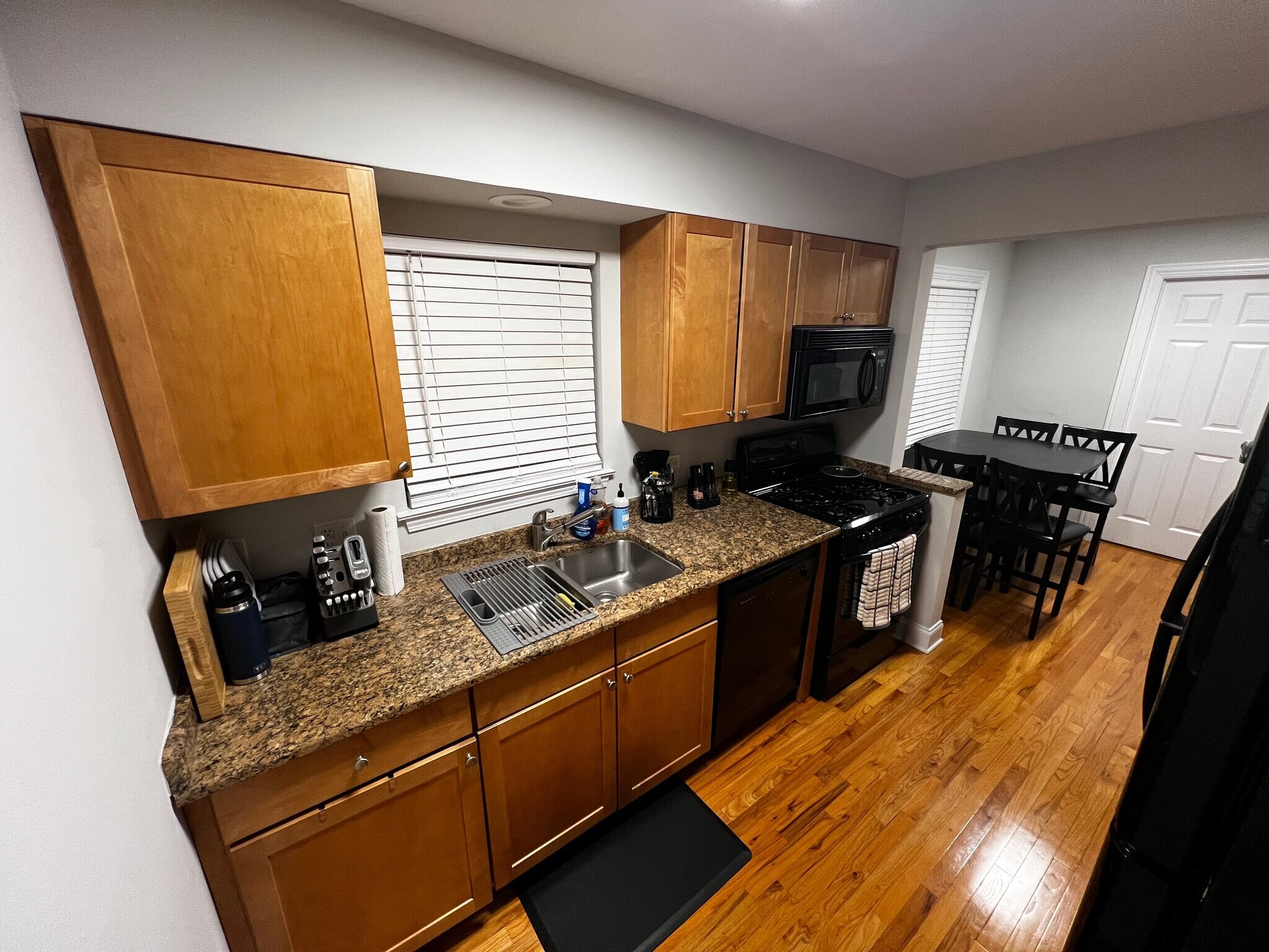 Building Photo - 4891 N Ashland Ave