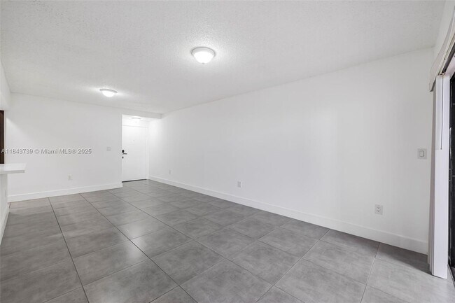 Building Photo - 9407 Fontainebleau Blvd