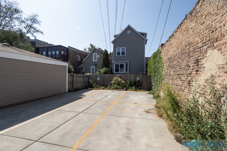 Building Photo - 1148 W Addison St