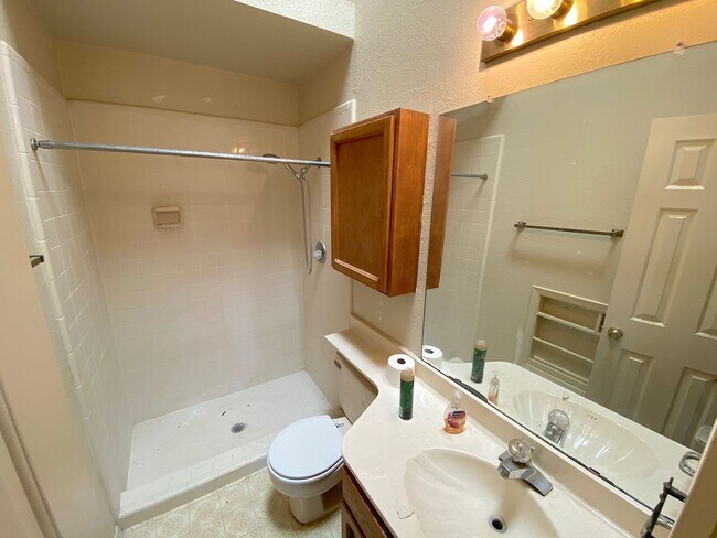 Building Photo - Northeast El Paso 3 bed