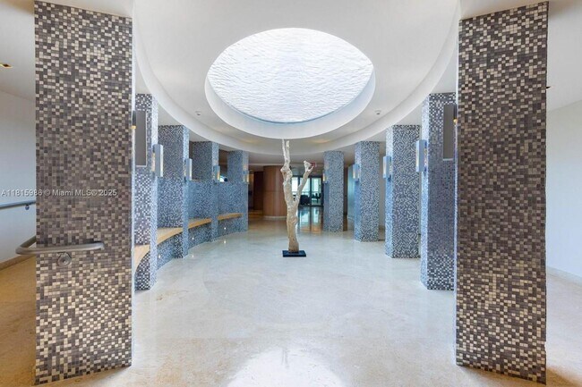 Building Photo - 900 Biscayne Blvd