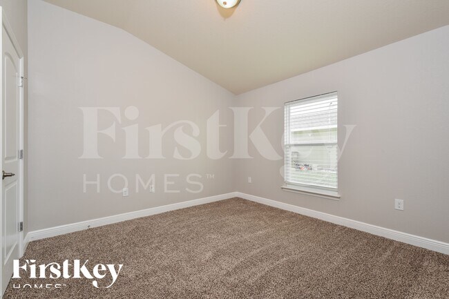 Building Photo - 2716 NW 3rd Ave