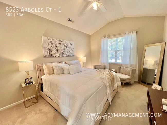 Building Photo - 8523 Arboles Ct