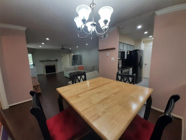 Building Photo - 9700 Leawood Blvd