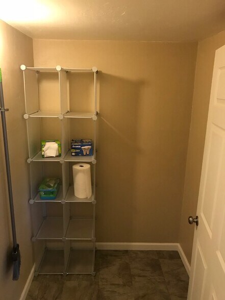 Storage - 3033 Zenobia St